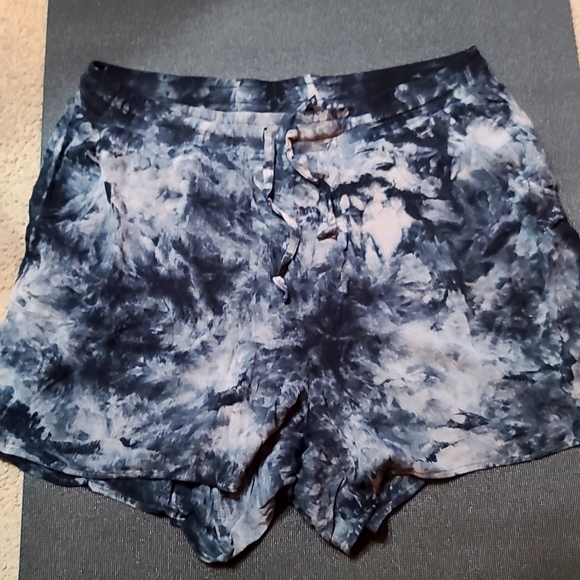 Torrid Size 1 Lightweight Short - Picture 1 of 2